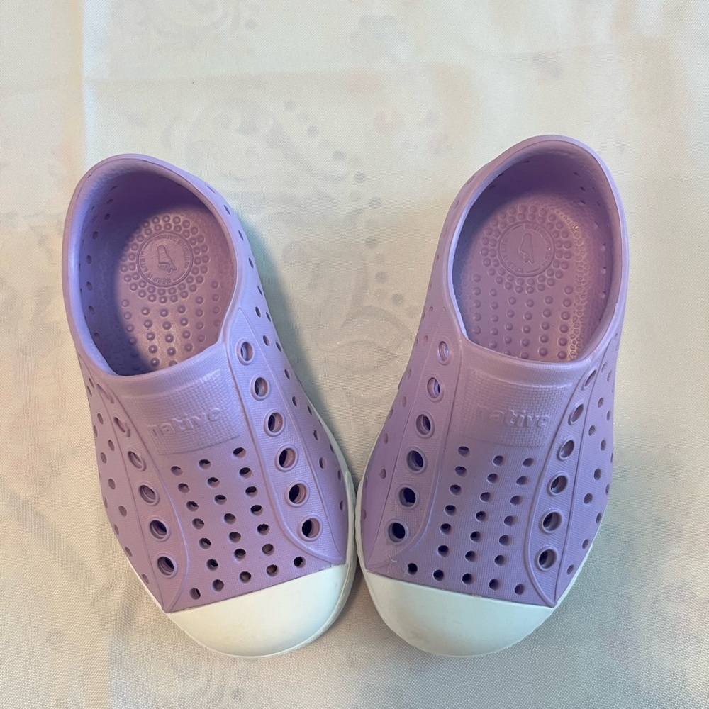 Native Kids Water Shoes - Lavender and White